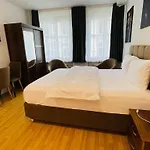 Akomo Hotel