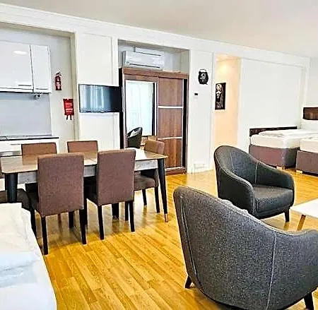 Hotel Akomo