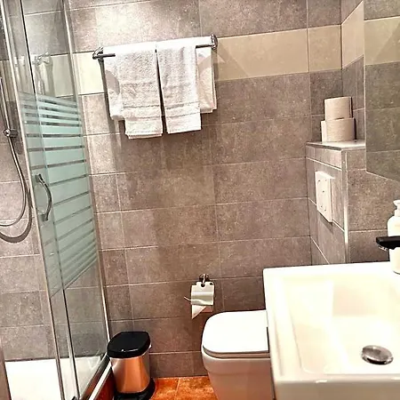 Akomo Hotel *