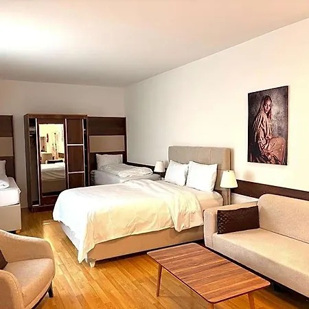 Hotel Akomo *