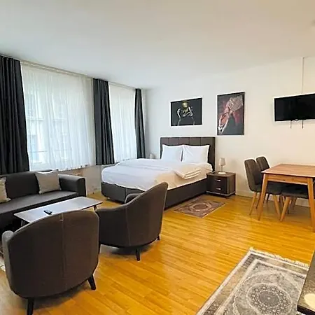 Akomo Hotel *