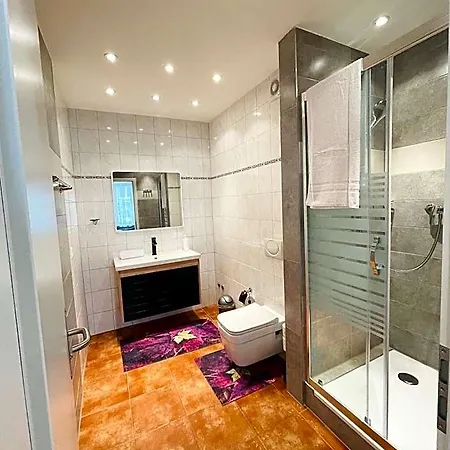 Hotel Akomo *