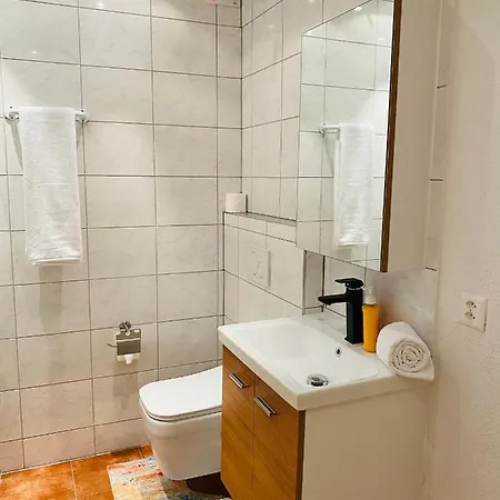 Otel Akomo *