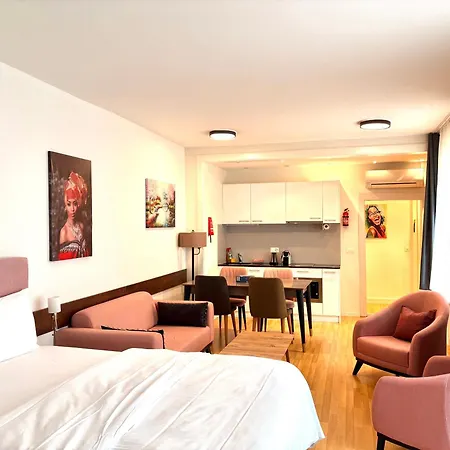 Akomo Hotel *